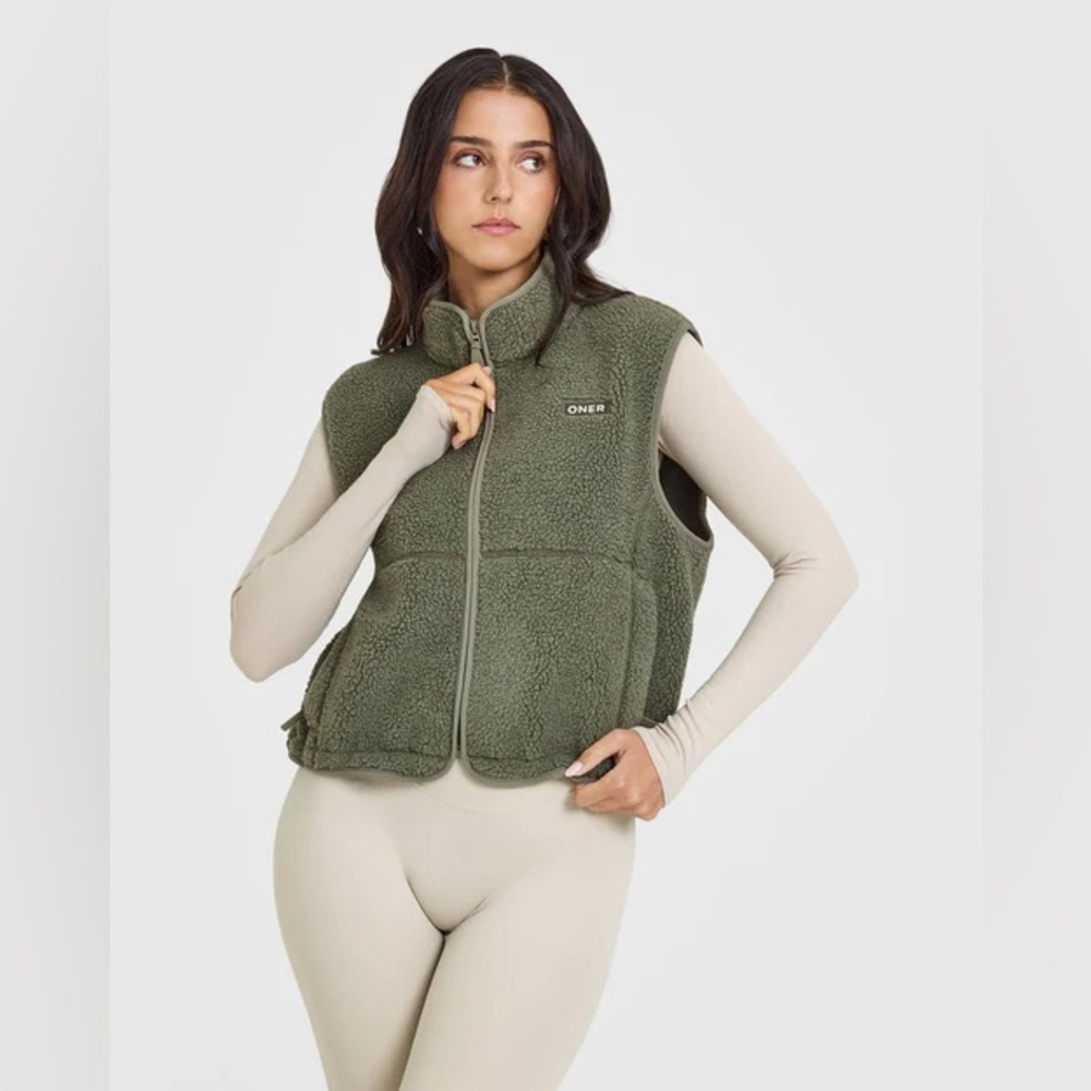 ONER ACTIVE ZIP THROUGH FLEECE GILET ALPINE GREEN.